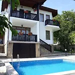 Holly Pensión Balchik