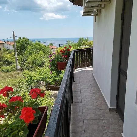 Къща за гости Holly