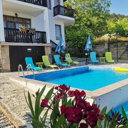 Holly Guest house *